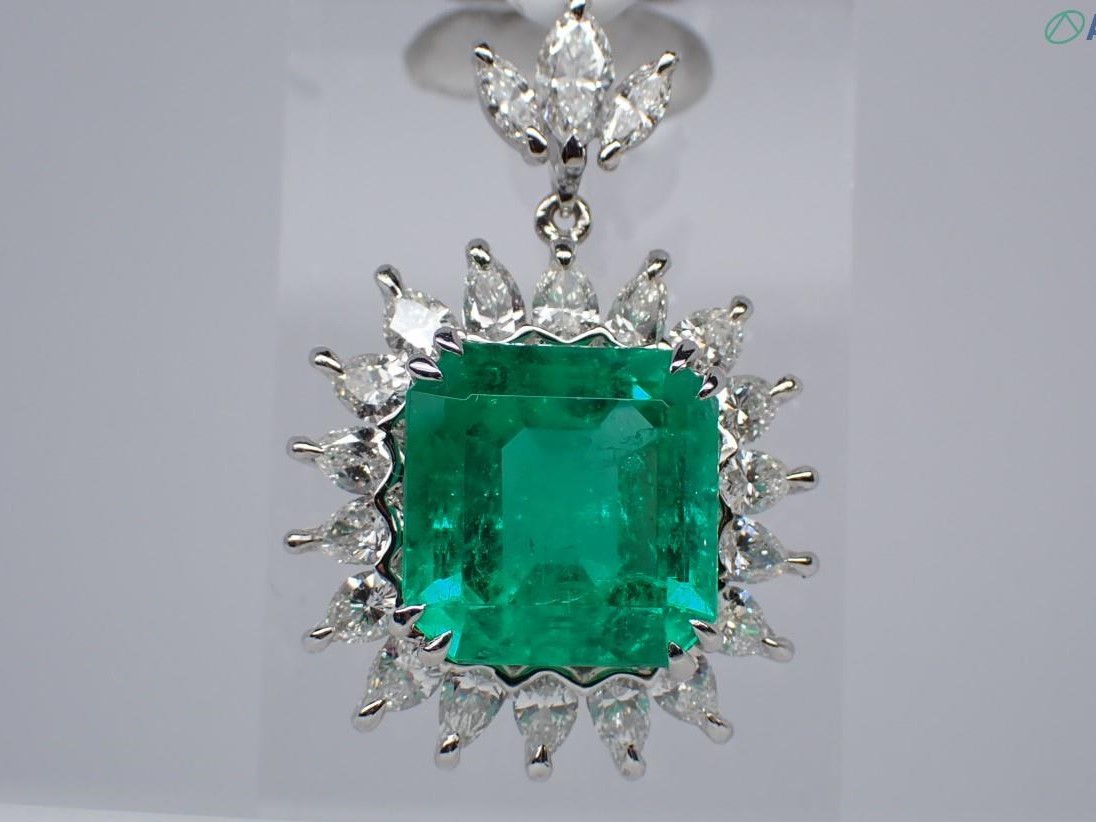 Pt900 Emerald 8.7ct D2.4ct 11.5g